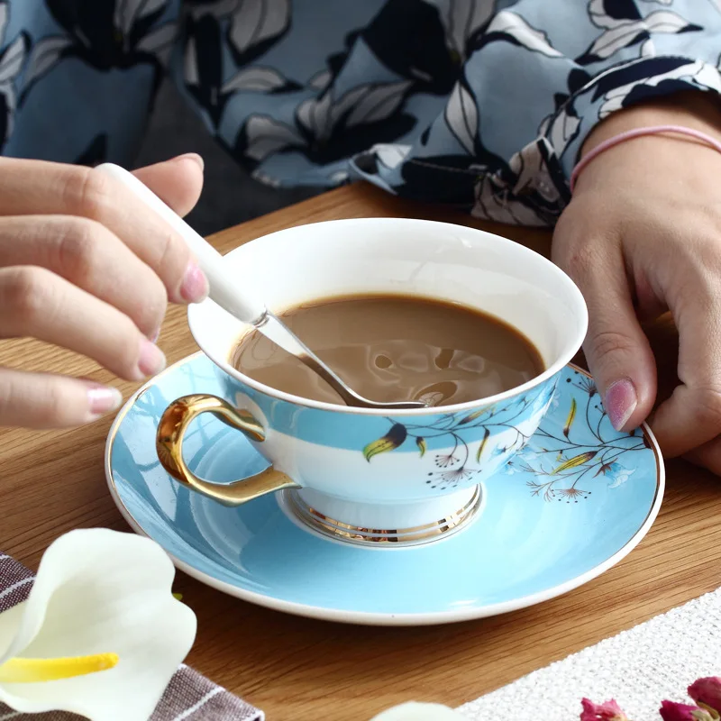 

Vintage Ceramic Simple Cups and Saucer Luxury Tea Cups for Afternoon Drinking Taza Cafe Portatil Household Drinkware
