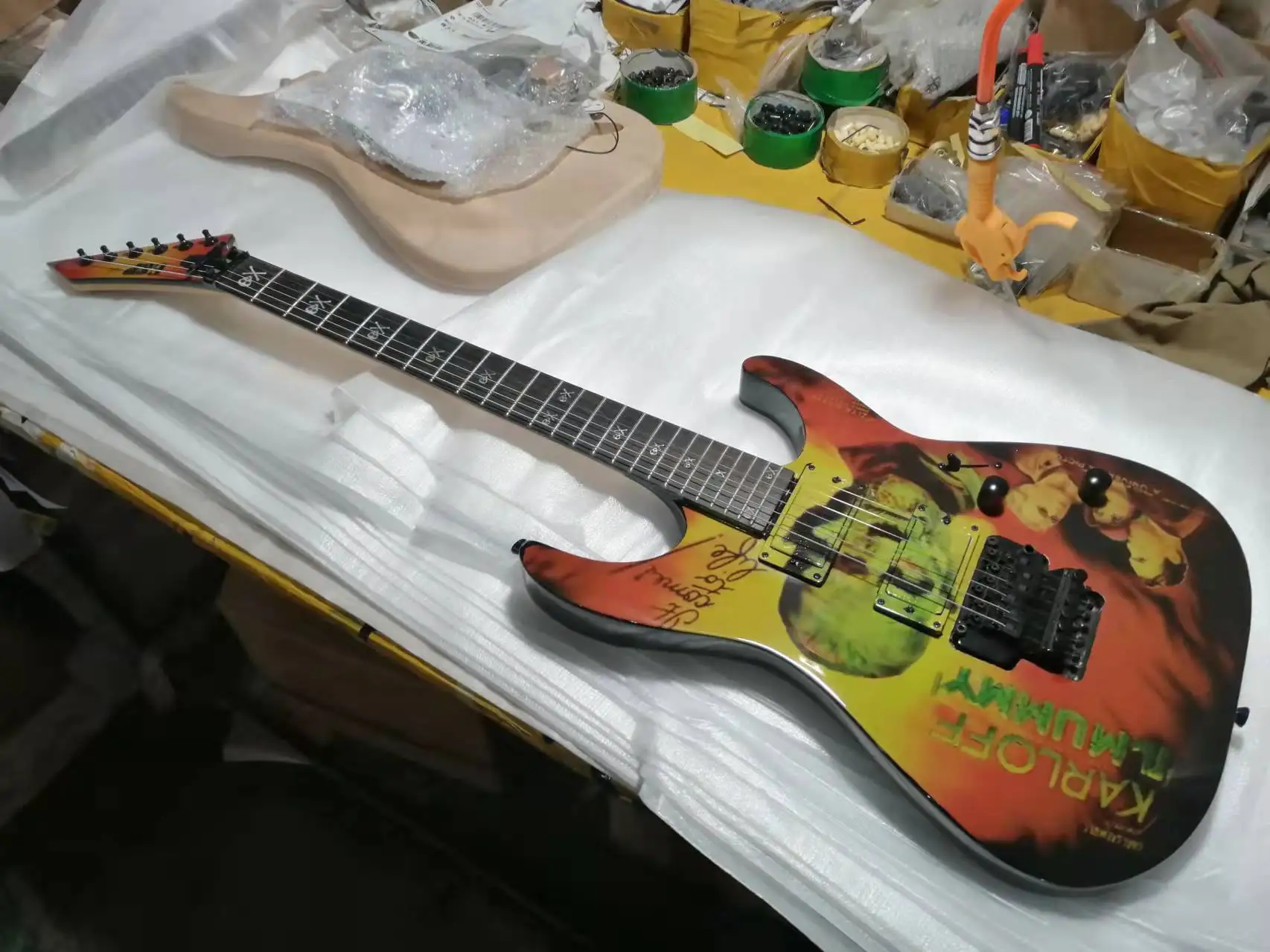 Изготовленная на заказ электрическая гитара kirk Hammett KH-3 Karloff для мамы краска и