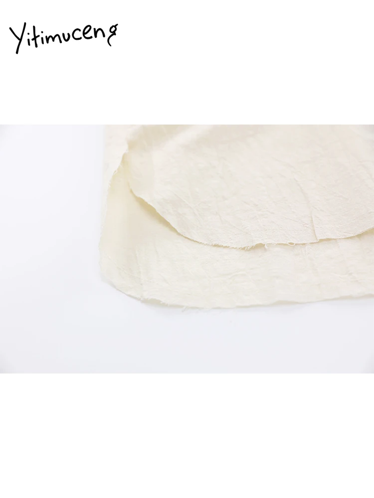 Женская блузка с длинным рукавом белая составного кроя трехмерным украшением в