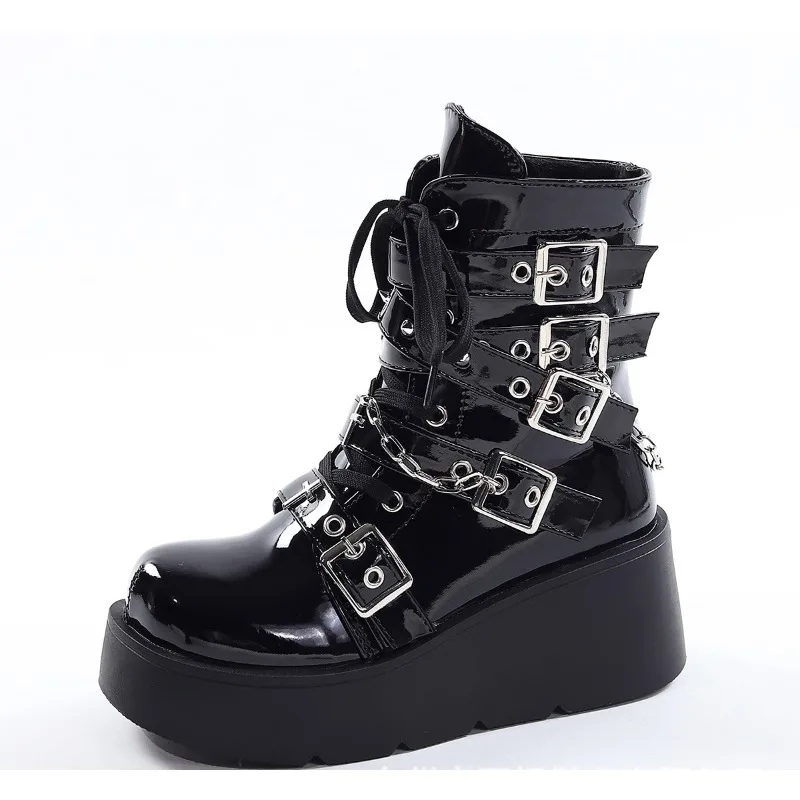 Женские ботильоны из лакированной кожи с металлической цепочкой в стиле панк