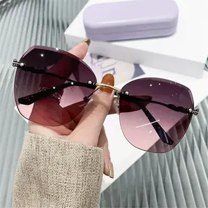 2022 Fashion Tea Gradient Sunglasses Women Ocean Water Cut Trimmed Lens Metal Curved Temples Sun Gla