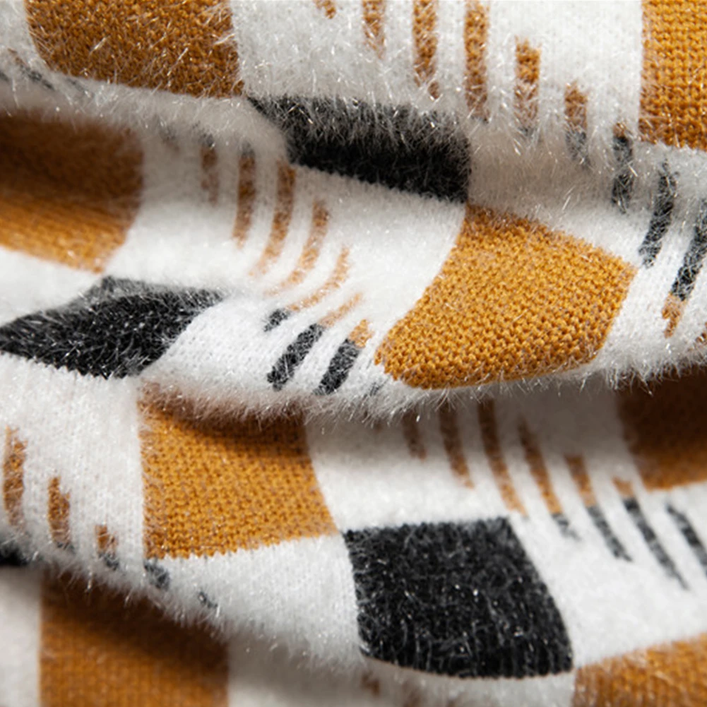 Рисунок 4 - Модный мужской свитер в клетку