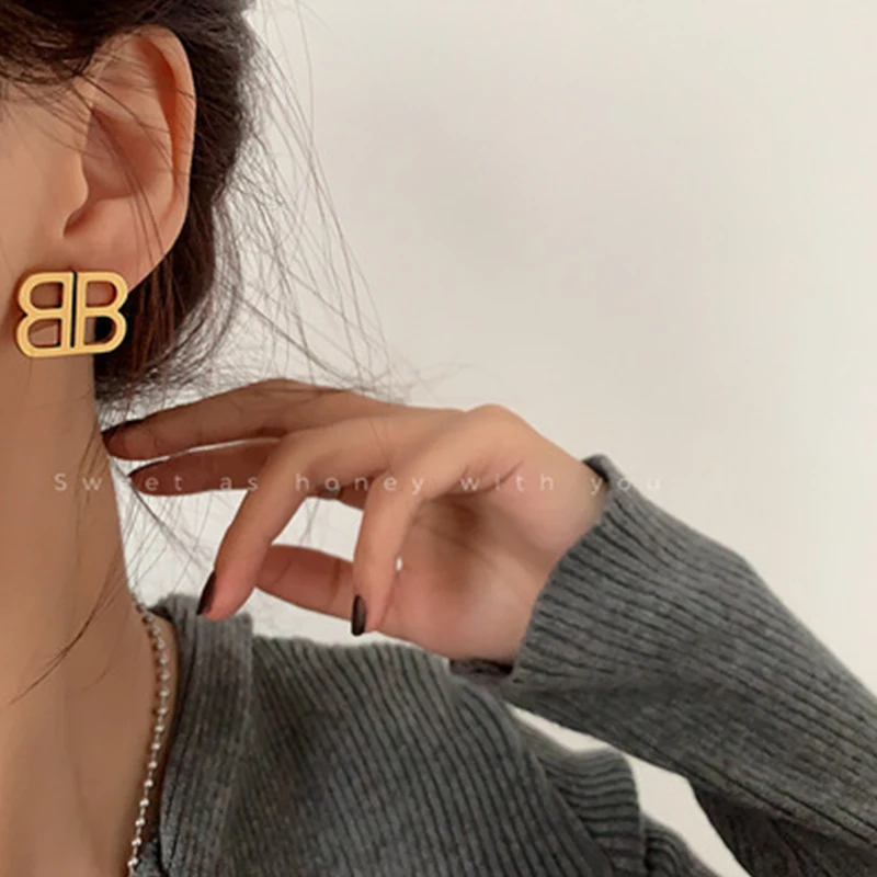 

Fashion Metal Earring for Women Girl Large B Letter Stud Earrings Geometric Round Earrings Party Jewlery Accessories Gifts