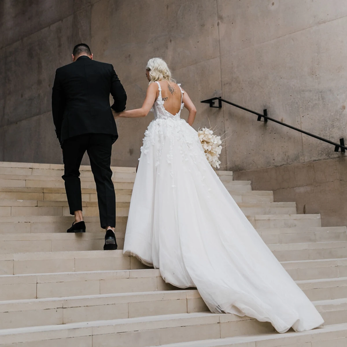 Пышное вышитое свадебное платье с овальным вырезом и трусами прозрачный топ