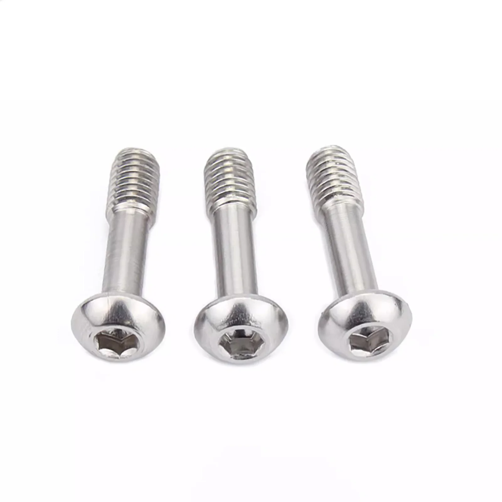 Винт с круглой головкой и полузубьями из нержавеющей стали