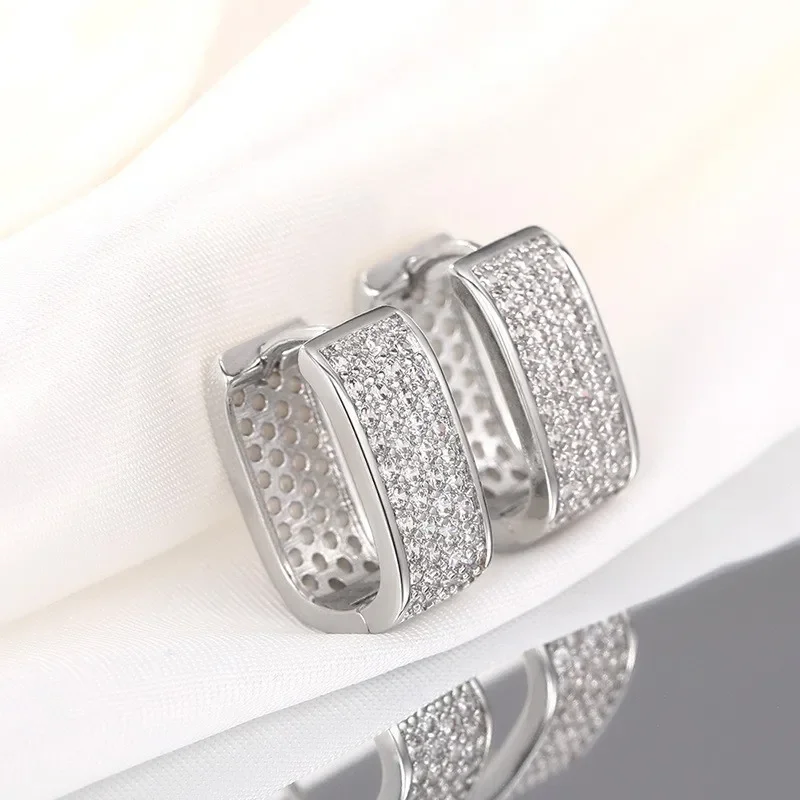 Женские серьги квадратной формы с микровставками из искусственного циркония