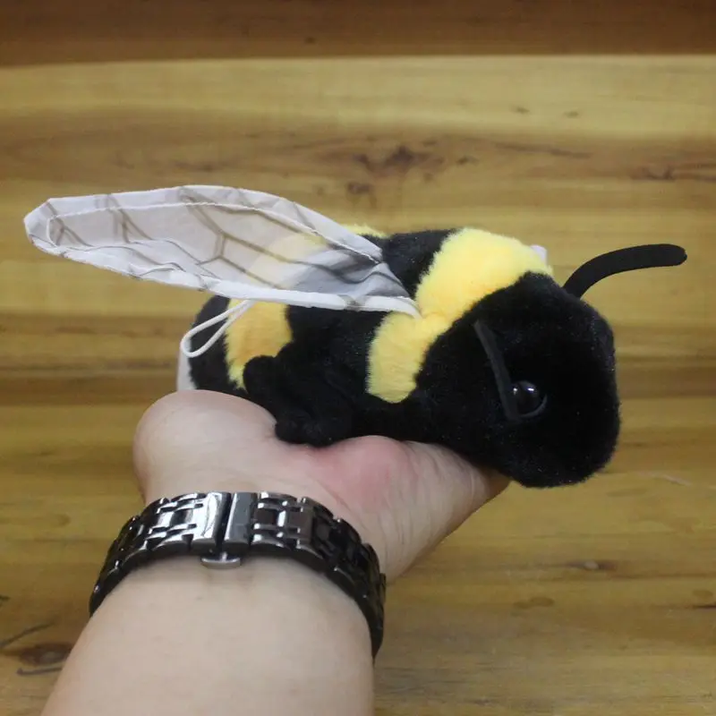 Игрушка плюшевая в виде насекомого искусственная пчела маленький Горох Шмель
