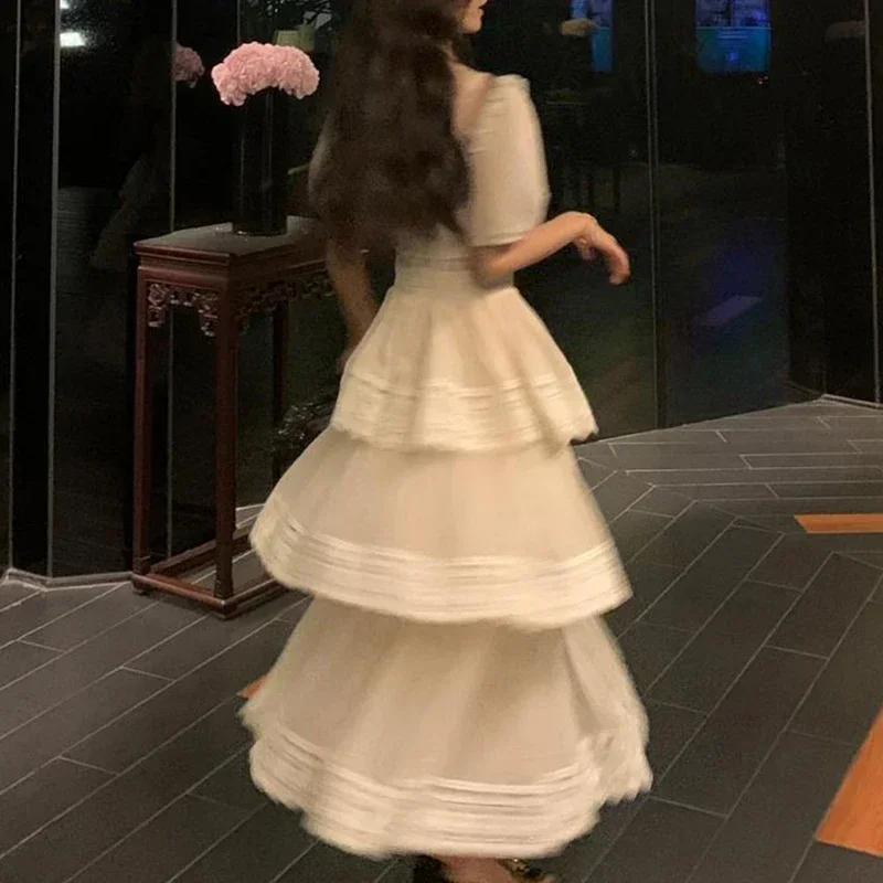 Винтажное кружевное женское платье облегающее с пышными рукавами и оборками