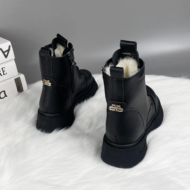 Женские кожаные сапоги с круглым носком на молнии каблуком