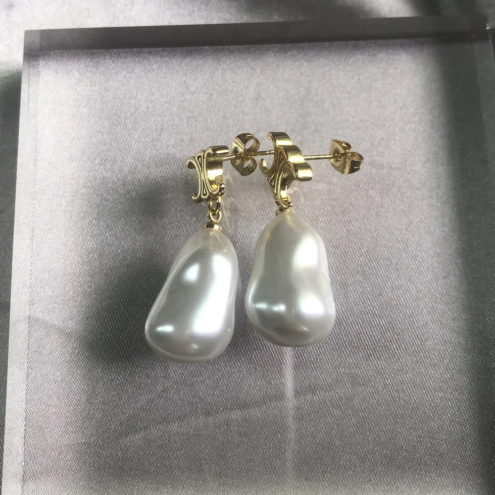 

Жемчуг в стиле барокко, эмблема Триумфальной дуги