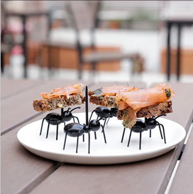 

120pcs Ant Toothpick Convenient Fork Ant Moving Pastry Fork Party Series Fruit Fork Plastic Ant Fork Party Table Decoration