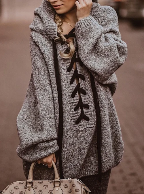 Рисунок 5 - Женский вязаный свитер с капюшоном