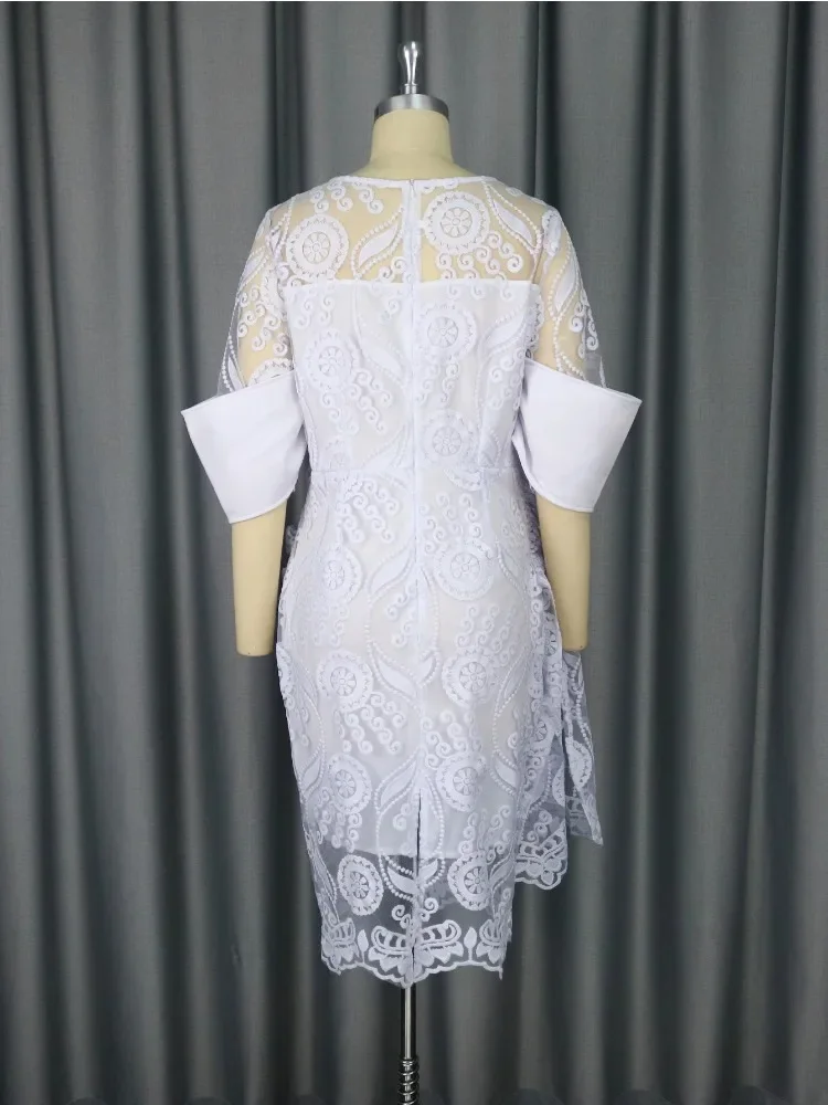 Женское кружевное платье с вышивкой белое винтажное средней длины вырезом