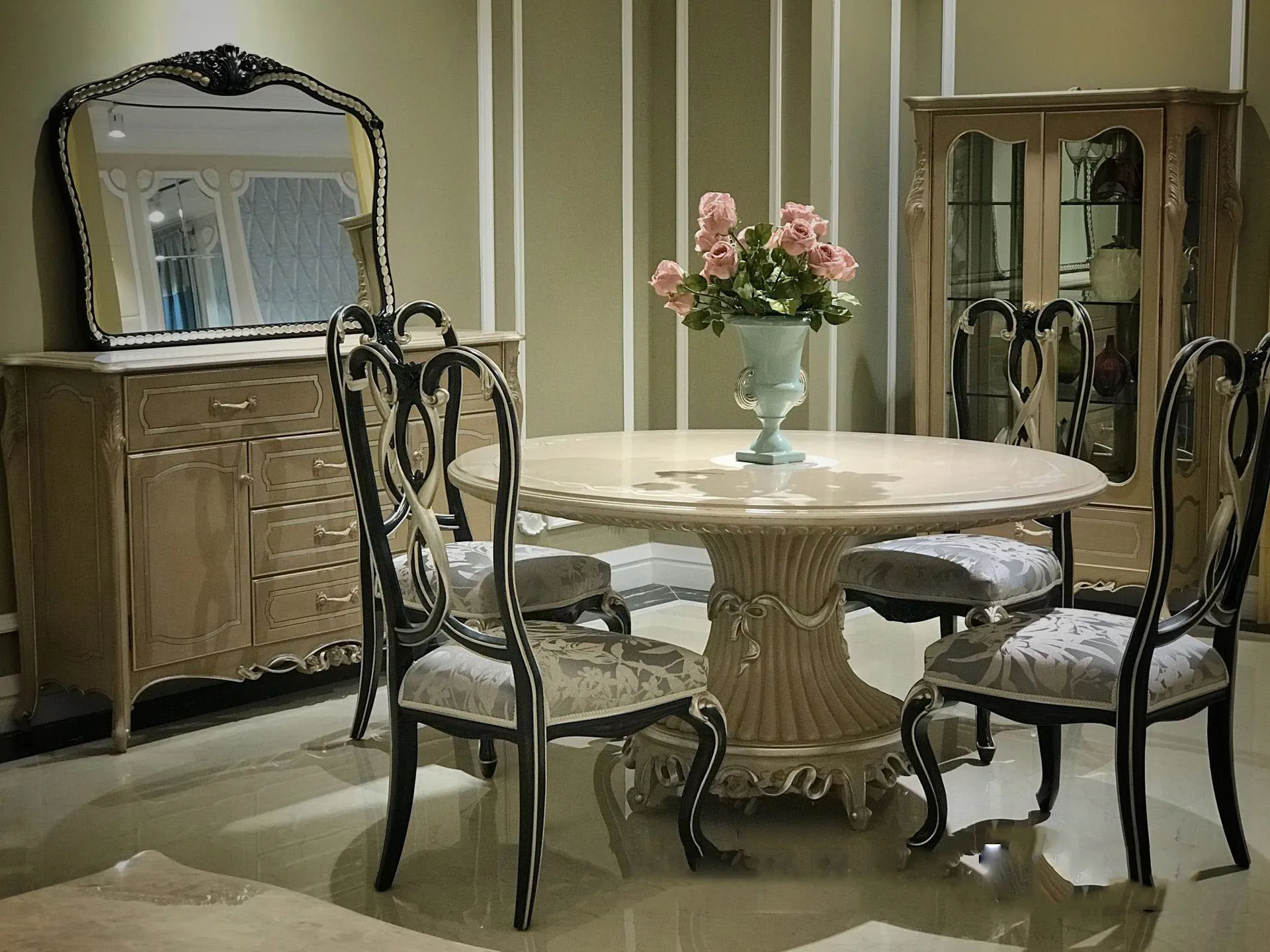 

Villa Club High-end Dining Chair European-style American luxury Round Rectangular Table