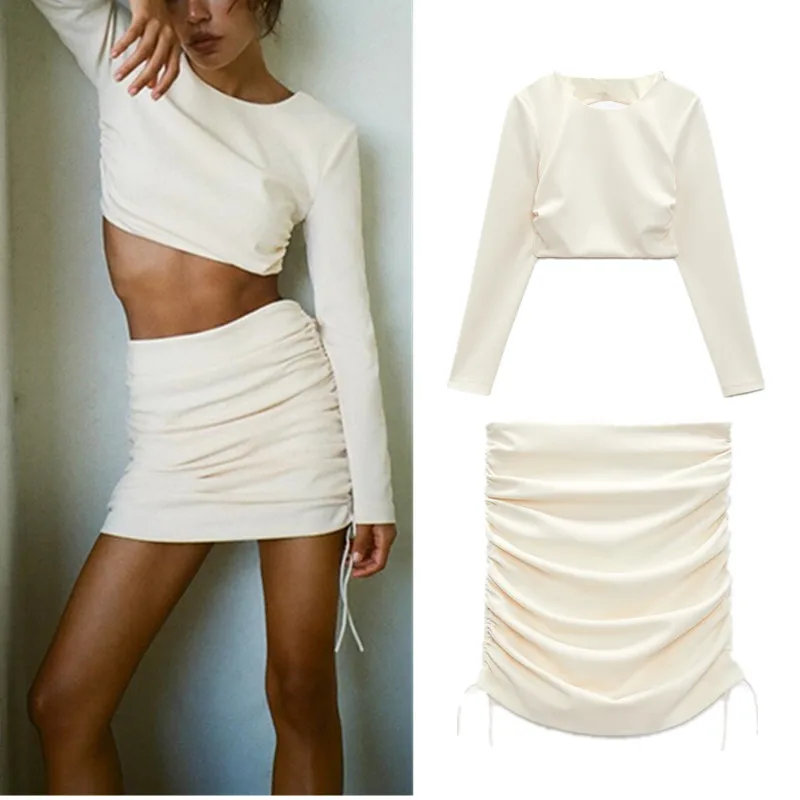 

Женский комплект из топа и мини-юбки, с круглым вырезом и длинным рукавом