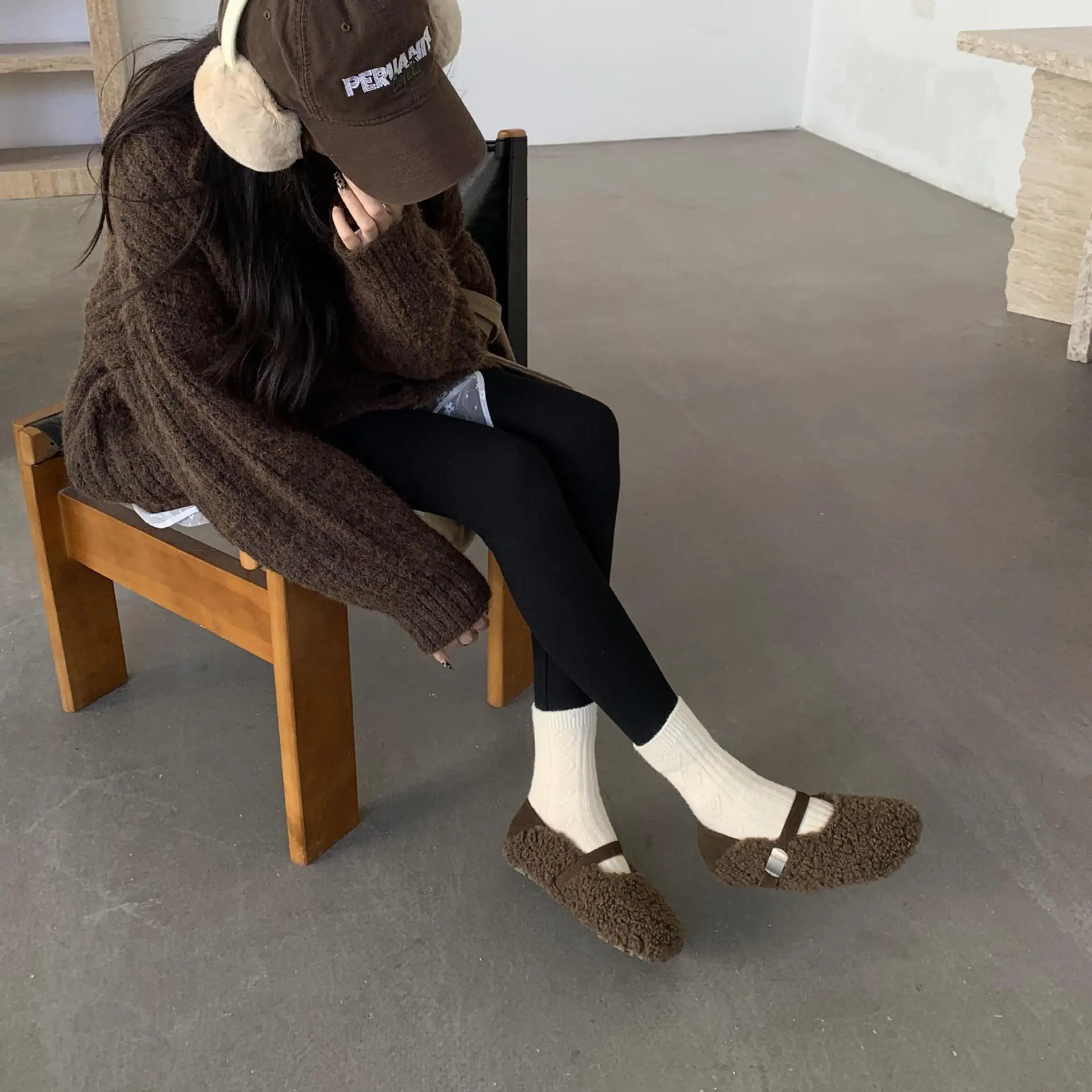 Универсальные туфли с неглубоким носком женские осенние слипоны 2024 мягкие