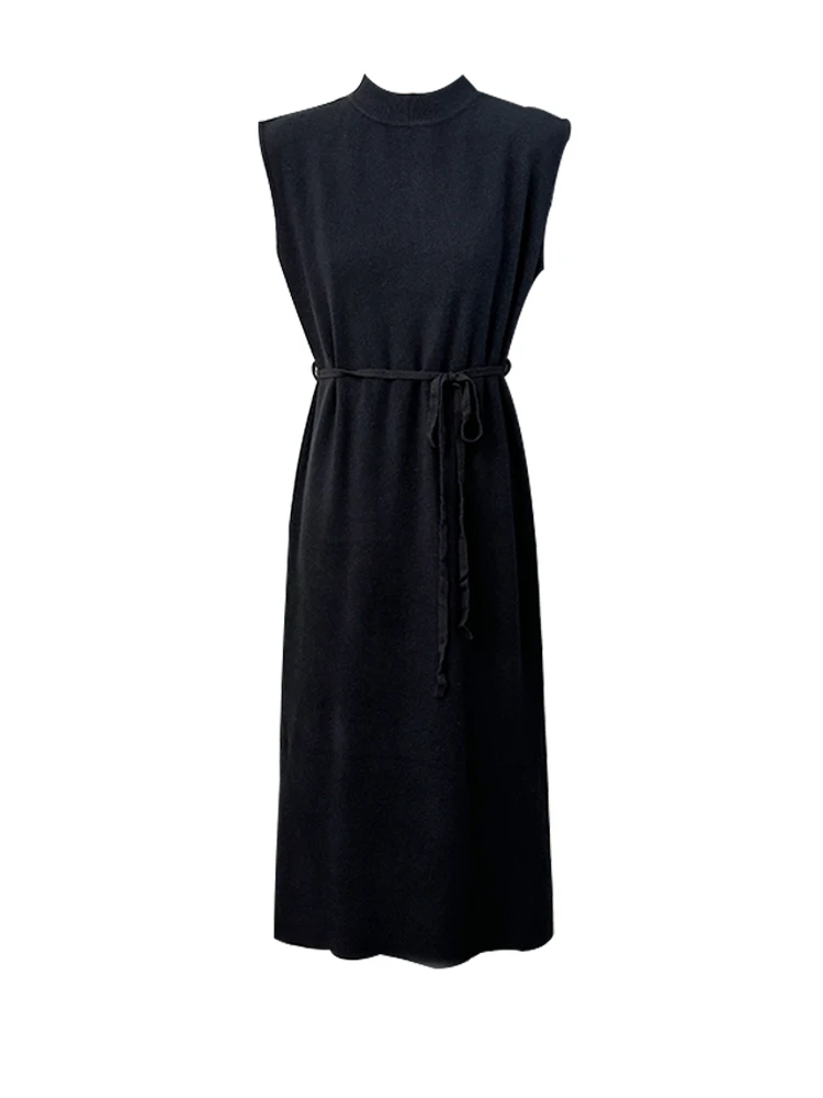 Женское трикотажное платье-водолазка с поясом