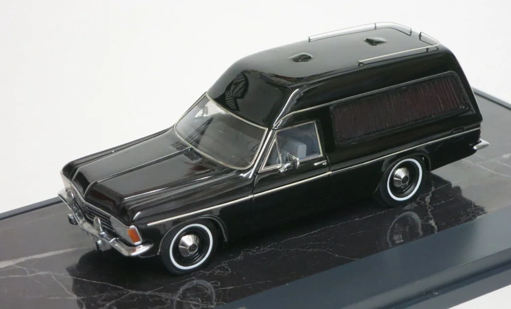

Matrix 1 43 Opel Admiral B 1974 Navy hearse model ornament