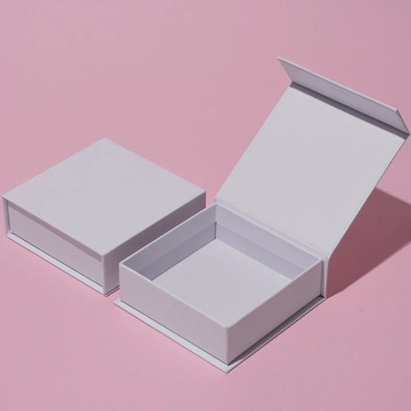 

Картонные магнитные подарочные коробочки 5 шт.