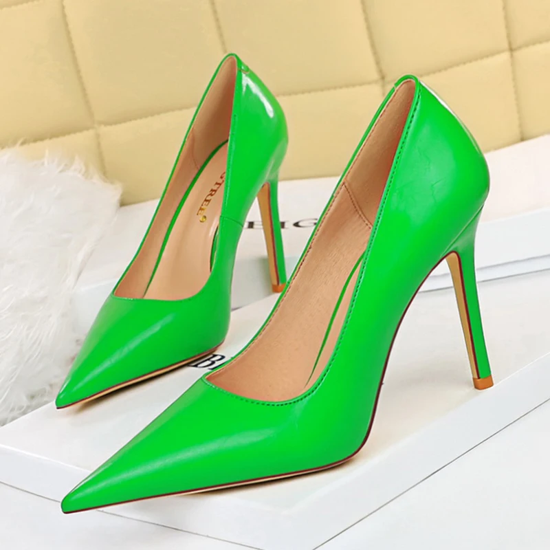

2022 Spring Designer Women Green High Heels Pumps White Stiletto 10.5 cm Heels Sexy Office Lady Wedding Party Shoes Plus Size 43