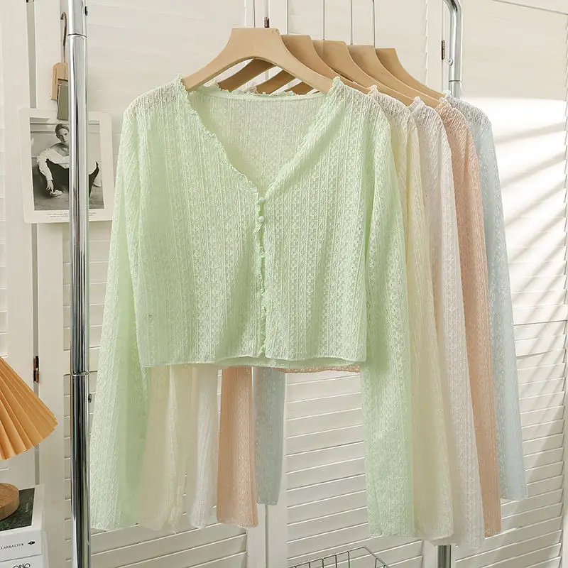 

Женская Летняя короткая тонкая однобортная рубашка с рельефными деревянными ушками