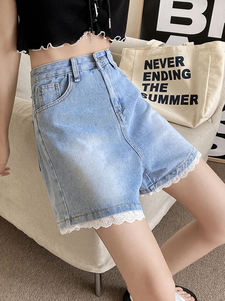 New Spring Summer Women Loose Lace Spliced Blue Denim Shorts Streetwear Female Button Wide Leg Jeans Shorts Bottoms