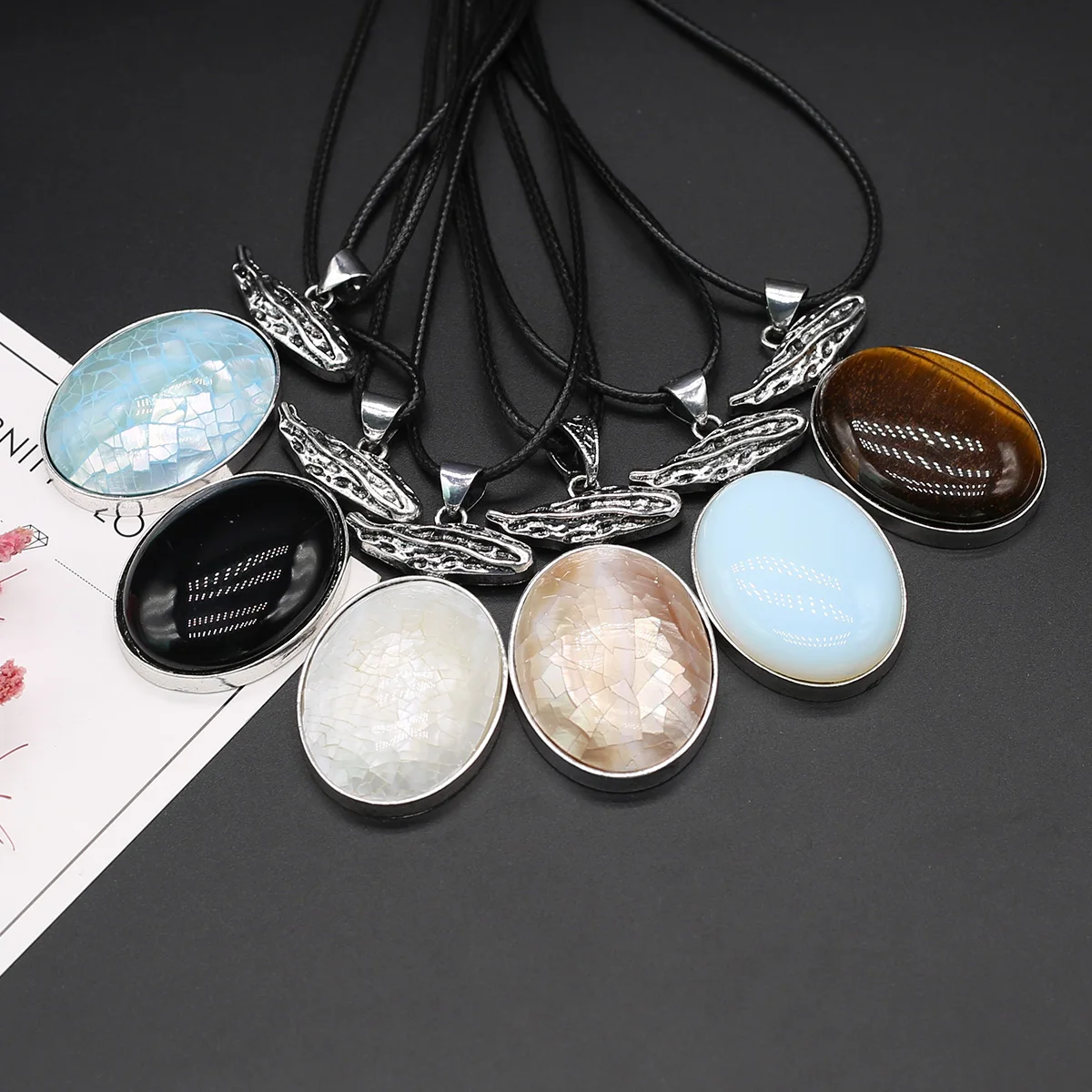 

Natural Stone Shell Egg Shaped Retro Metal Alloy Wrapped Pendant Necklace Rope Chain for Charm Women Jewelry Party Gift