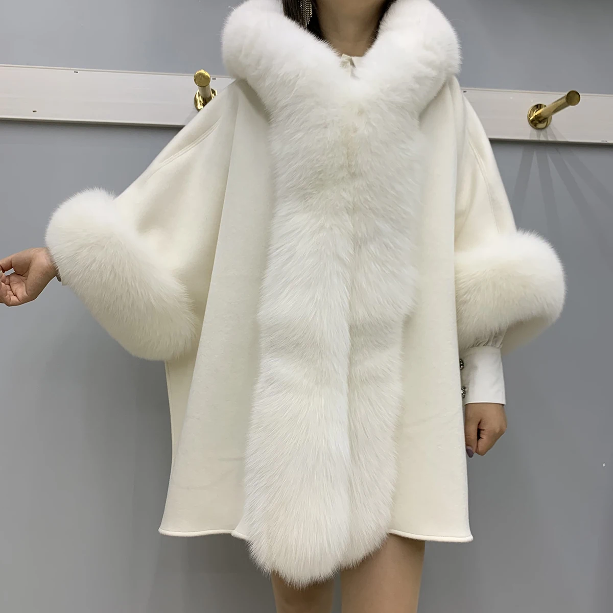 

Vintage Poncho cape Women's Fur Jacket Fashion Luxurious classic real Fox Fur Coat GX01