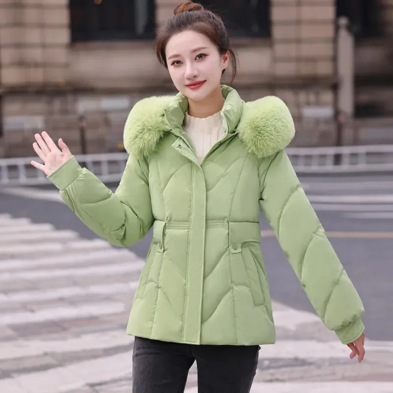 

Новинка 2024, модная короткая пуховая куртка с хлопковой подкладкой, Женская облегающая Верхняя одежда со съемным меховым воротником и капюшоном, зимнее пальто, женская парка W001