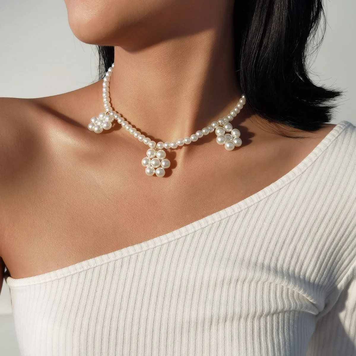 Simple personality, multi-layer clavicle neck chain, retro and versatile autumn pearl necklace, female