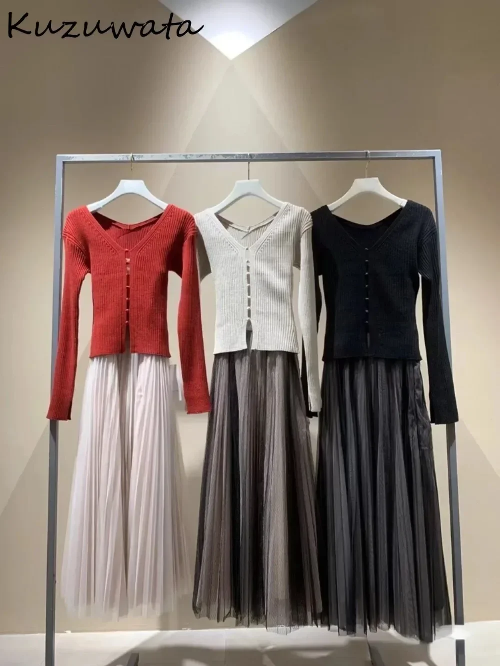 Элегантные трикотажные однобортные костюмы Kuzuwata с V-образным вырезом и длинным