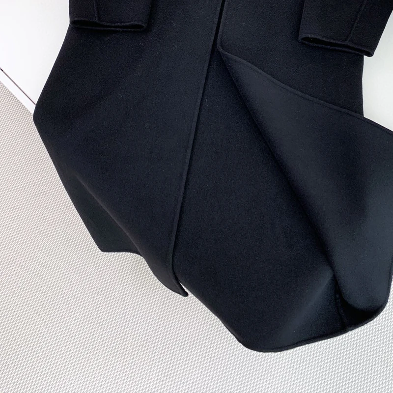 Рисунок 4 - Длинное пальто с поясом NIGO