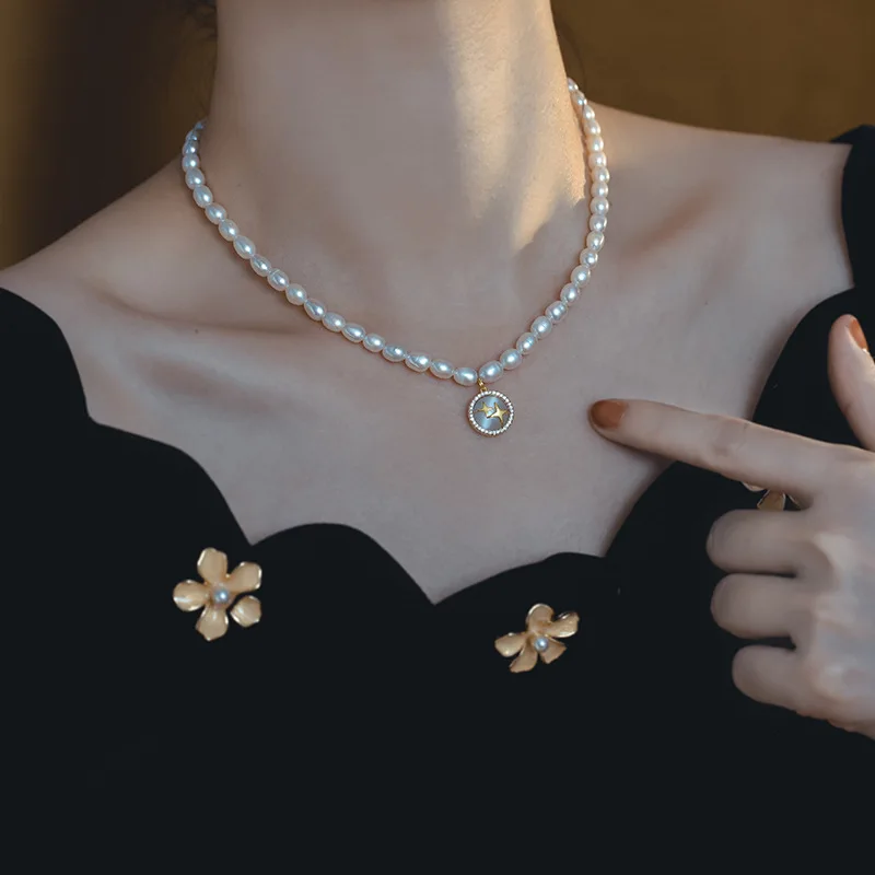 

New niche pearl necklace female all-match splicing love clavicle chain light luxury temperament beaded necklace