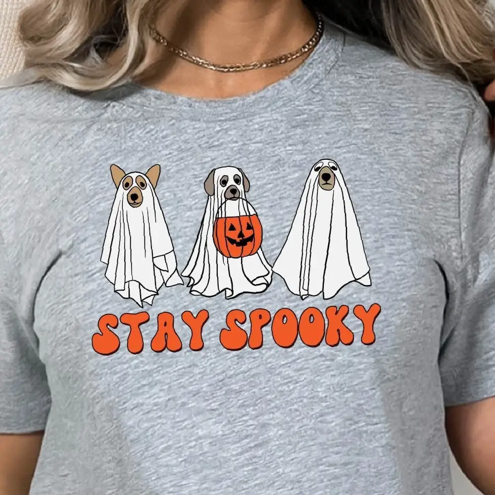 Футболка с надписью Stay Spooky для Хэллоуина