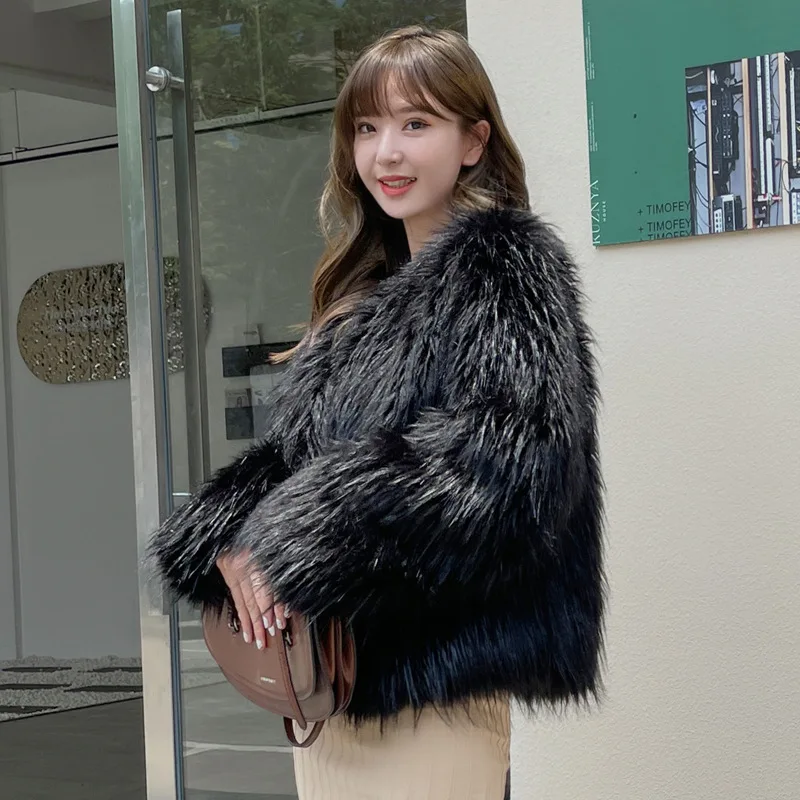 Женское пальто из искусственного меха однотонное теплое лисы белого и черного