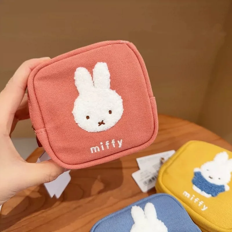 Фото Косметичка Miffy маленькая с двойными молниями, вышивкой и милым дизайном кролика, портативный картхолдер-кошелек для монет для женщин и девочек №5