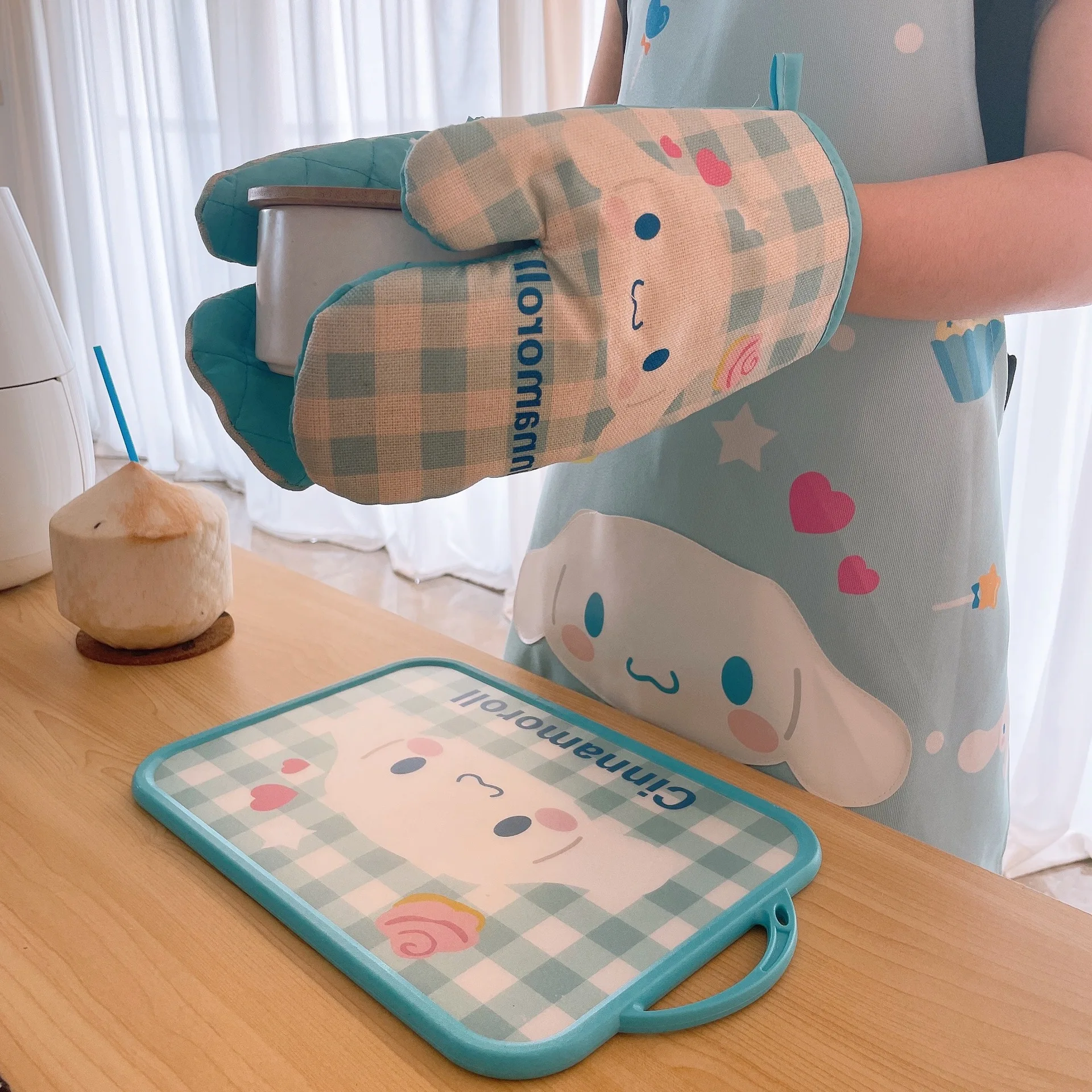 

Sanrio Cute Microwave Oven Glove Hello Kitty My Melody Baking Heat Resistant Gloves Oven Mitts Terylene Non-Slip Kitchen Tool