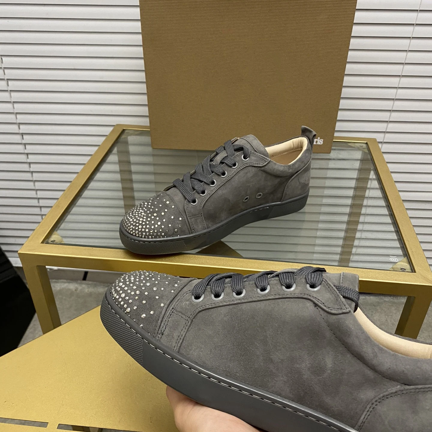 

Мужские замшевые туфли, низкие кроссовки на плоской подошве, женские дизайнерские туфли на шнуровке с красной подошвой, большие размеры