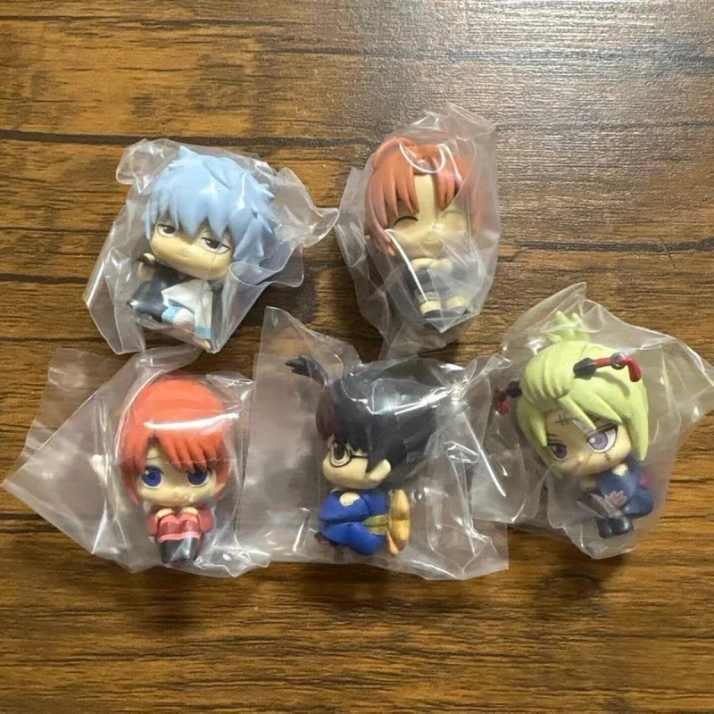 Фото Коллекционная фигурка Bandai Gashapon Gintama: Ёшивара Энджо, Саката Гинтоки, Кагура, Камуи — сидящие, ожидающие, настольное украшение №2