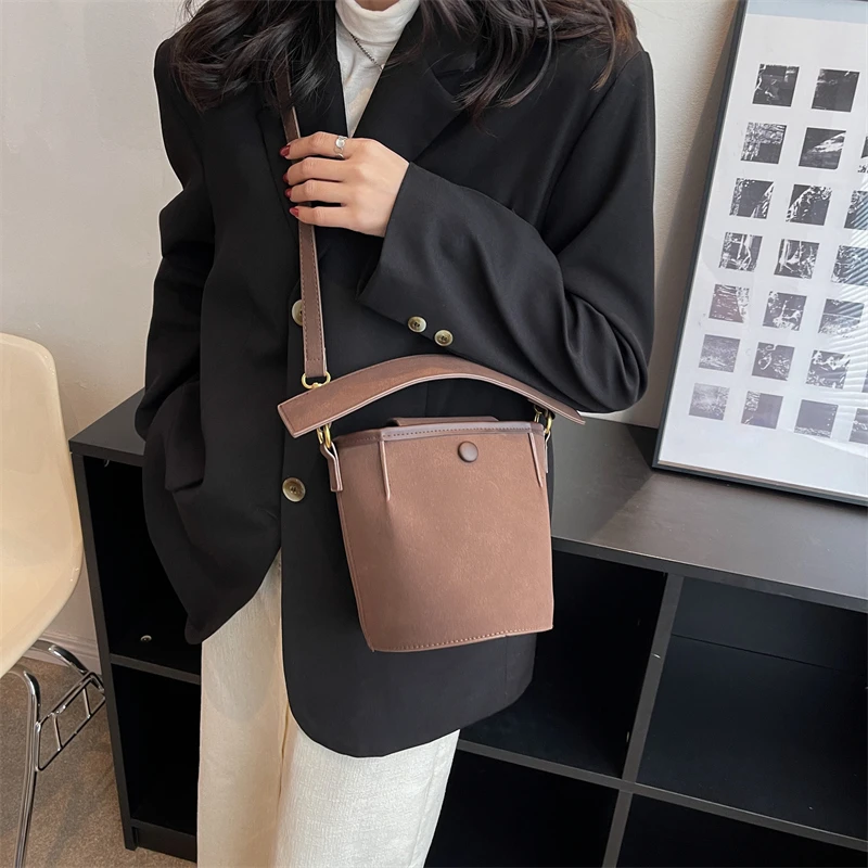 

Women's Bucket Bag Mini Flap Bag Luxury Designer Leather Handbag Fashion Large Capacity Shoulder Bag Women's Lipstick Purse