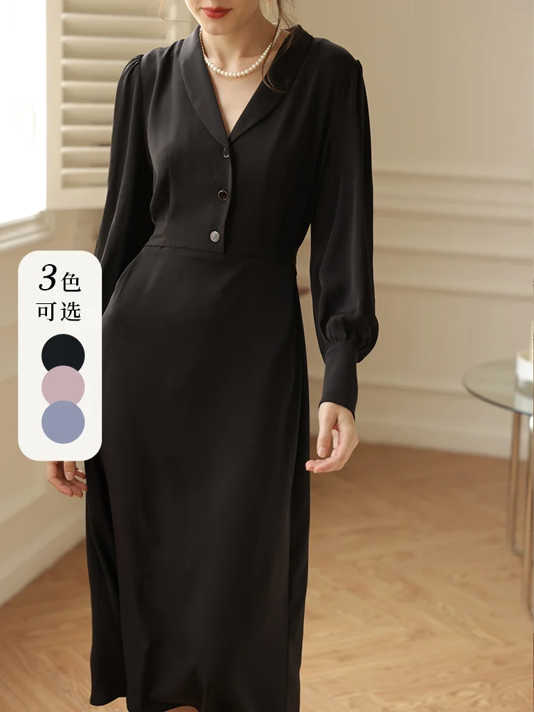 

Женское платье-рубашка с длинным рукавом и поясом