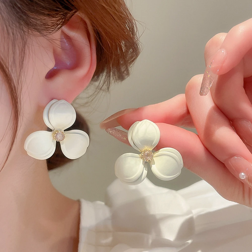 

Sweet Elegant Sliver Needle Zircon White Flower Stud Earrings for Women Trendy Chic Daily Party Earrings Y2K Kpop Cute Jewelry