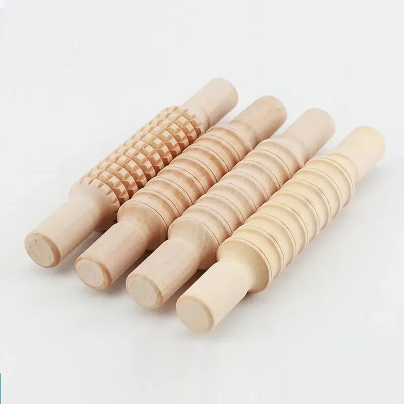 Скалка с деревянной текстурой и прессованным рисунком