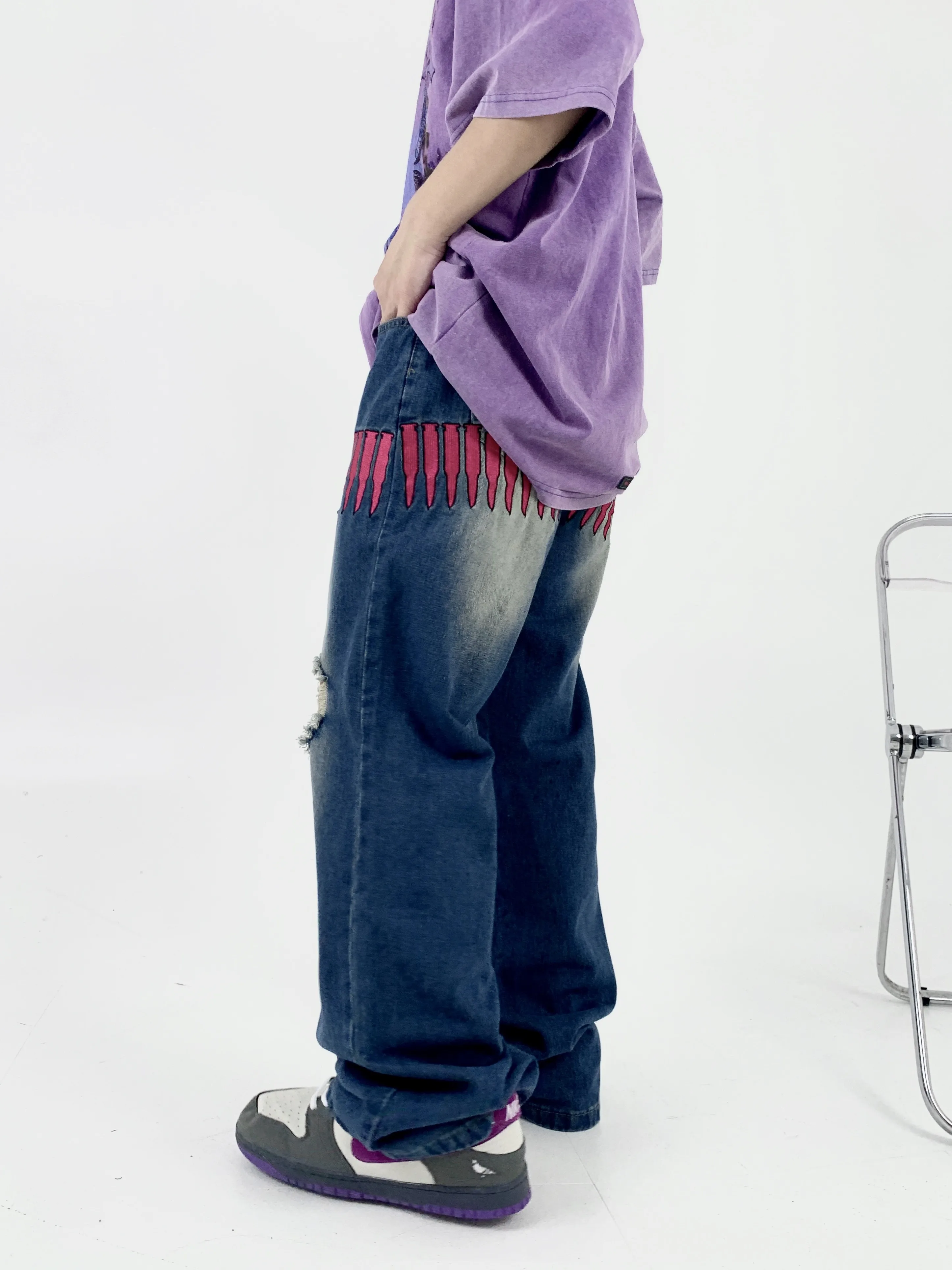 Four Seasons Men Jeans Retro Bullet Embroidered Ripped Pants Men High Street Trend Loose Straight Pants Streetwear Ins Hot Sale