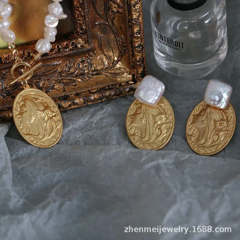 

Цепочка с подвеской из натурального барочного жемчуга