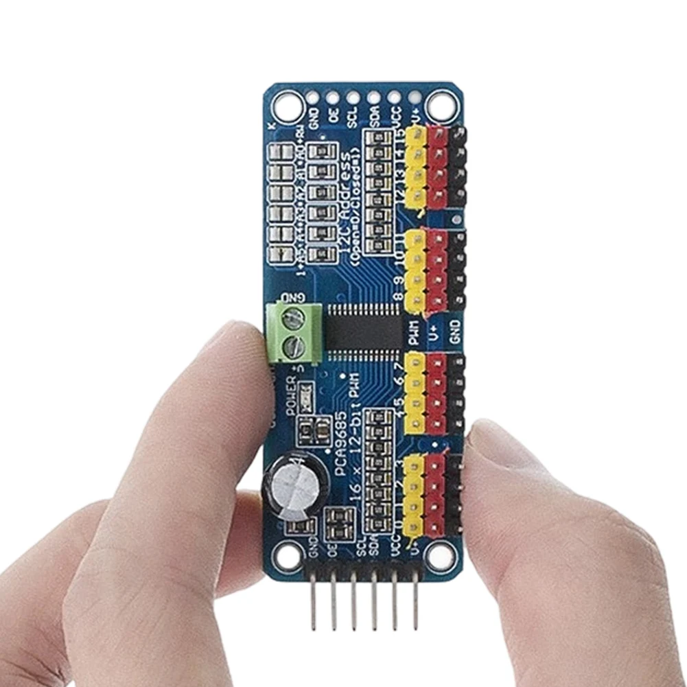 Фото Плата управления робототехникой для проектов Arduino: 16-канальный многофункциональный драйвер двигателя, регулятор напряжения, контроллер I2C №3