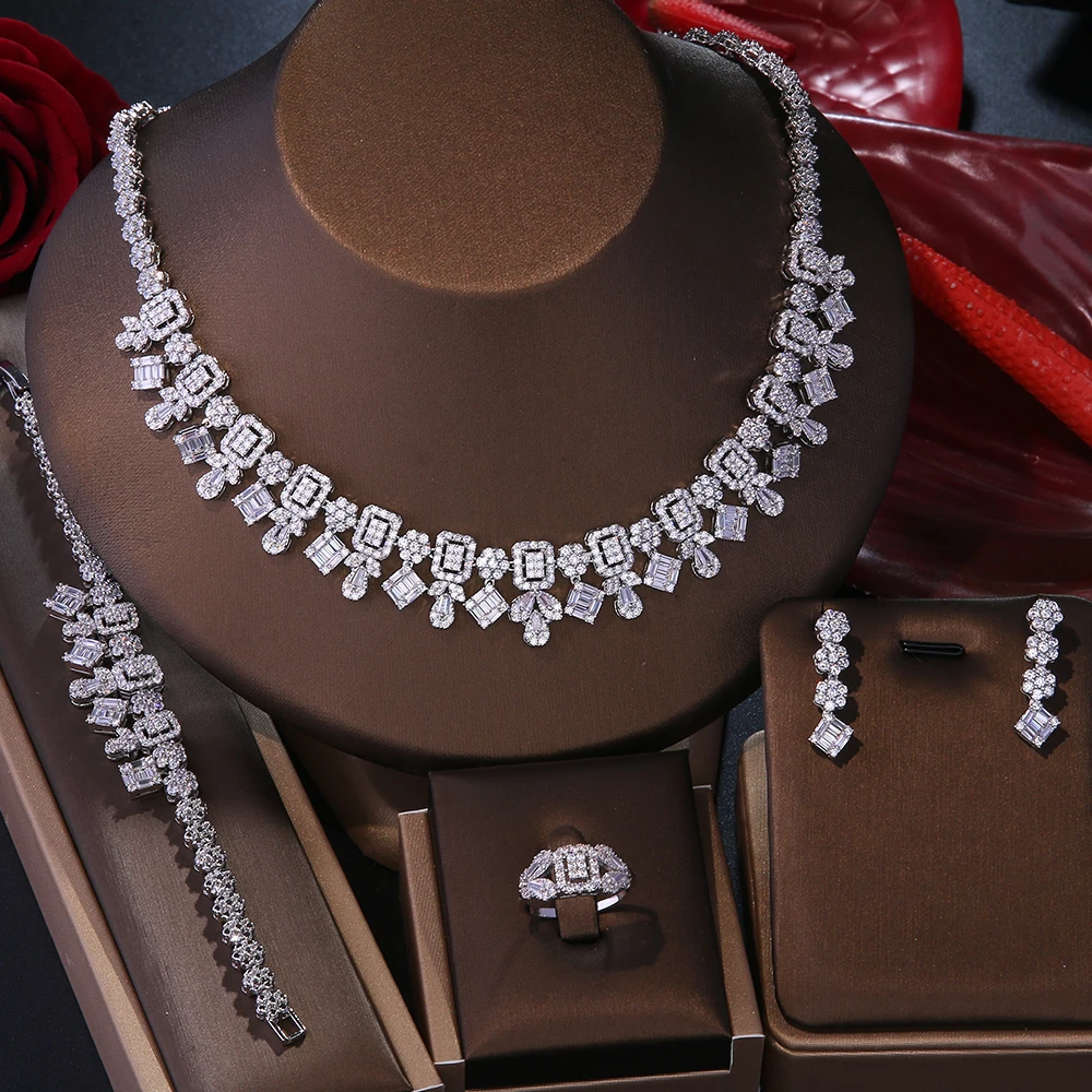 

Женский комплект из колье и серёг, с фигурками