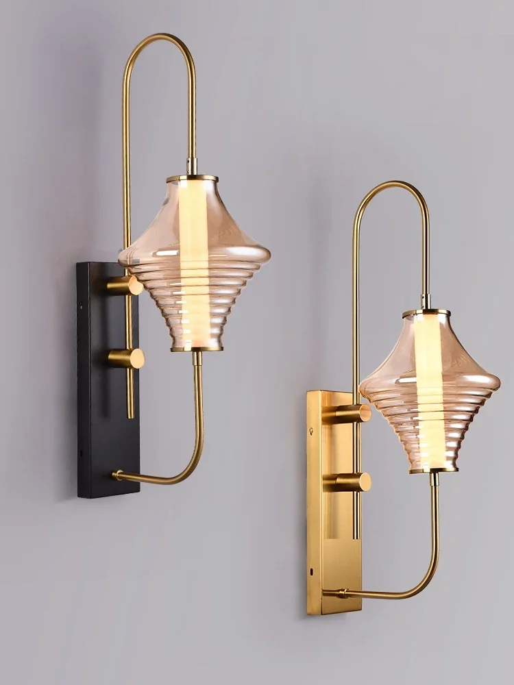 Минималистичный стеклянный настенный светильник LASHA |