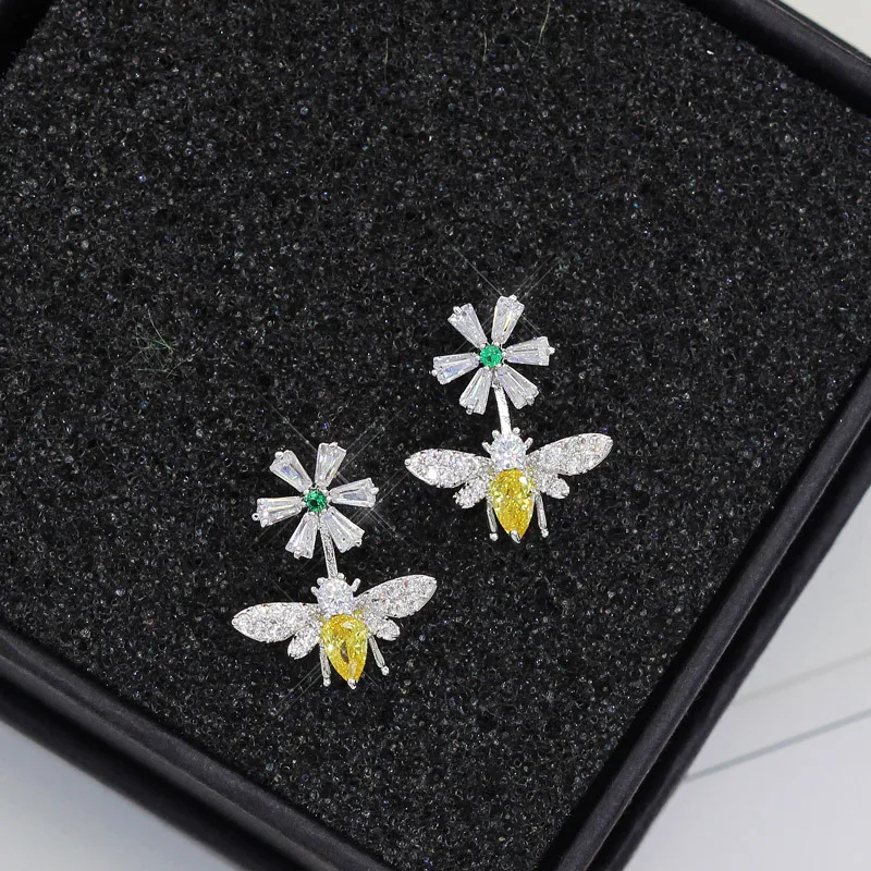

Bee Flower Earrings For Women Designer Luxury Earrings Aesthetic Vintage Ear Studs Crystal Korean Style Simple Versatile