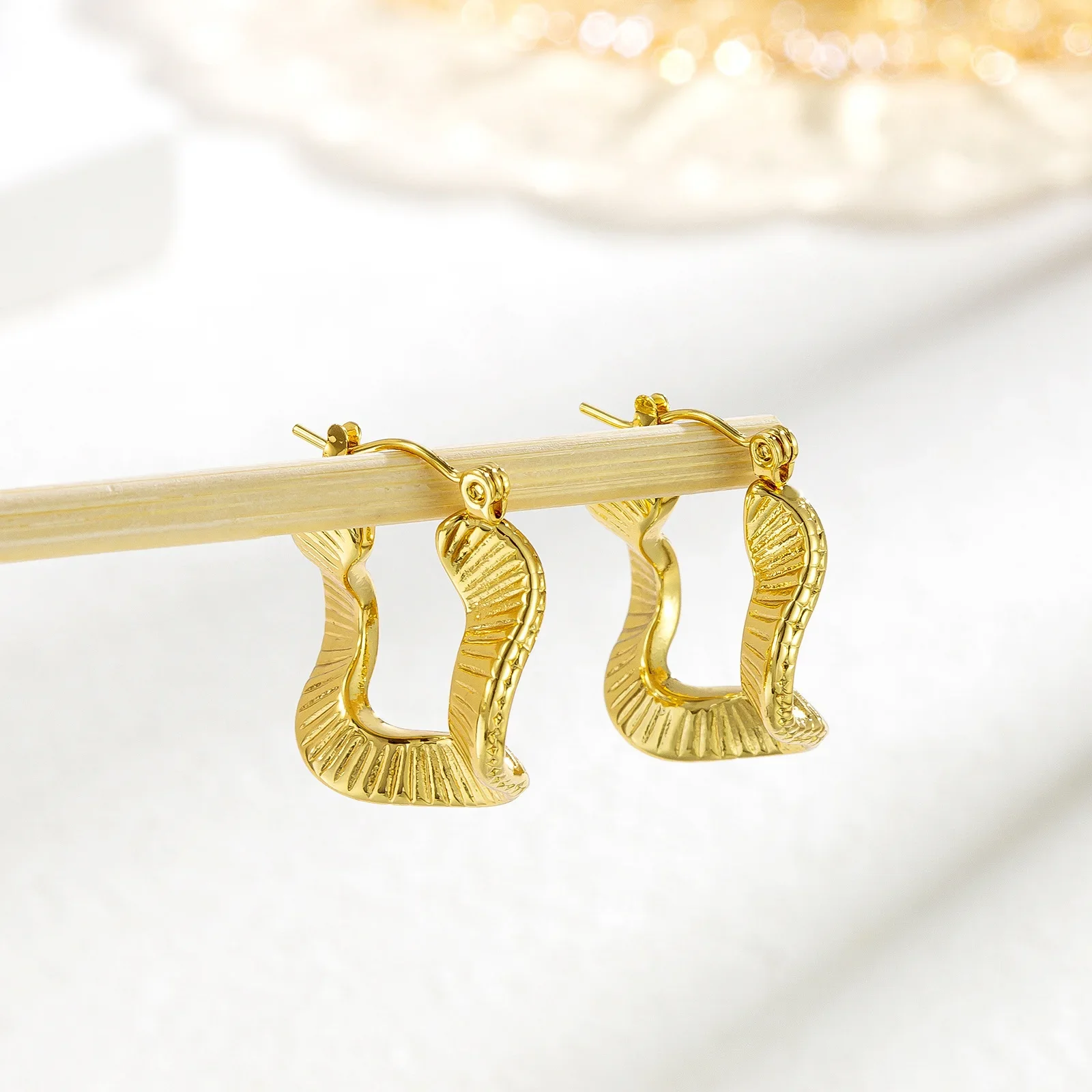 1 пара глянцевых массивных серег-колец из нержавеющей стали для женщин